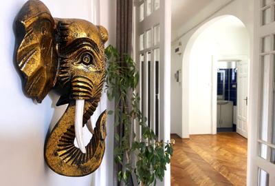 Apartament cu 3 camere semidecomandat, mobilat în P-ța Unirii