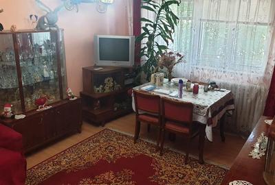 Apartament cu 3 camere decomandat în Apollo