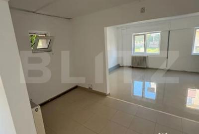 Spațiu comercial, de 80 mp, în Central - 3