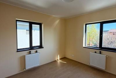 Casă cu 4 camere cu Teren 220 Mp în Domnești