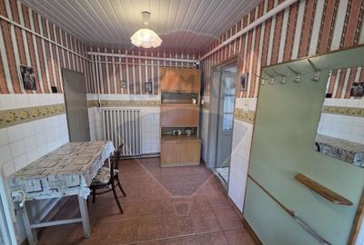 Casă cu 5 camere cu Teren 1233 Mp în Vest - 6