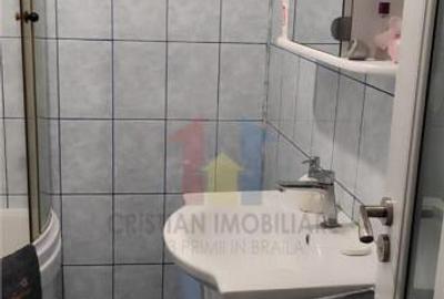 Apartament cu 3 camere decomandat în Școlilor