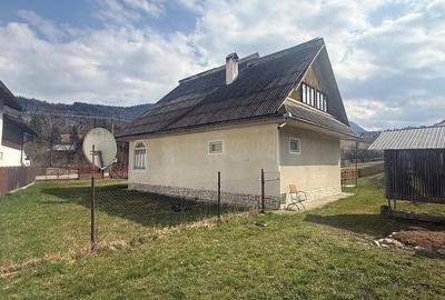 Casă cu Teren 1300 Mp în Ceahlău - 1