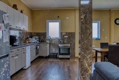 Casă cu 6 camere cu Teren 647 Mp în Central - 2