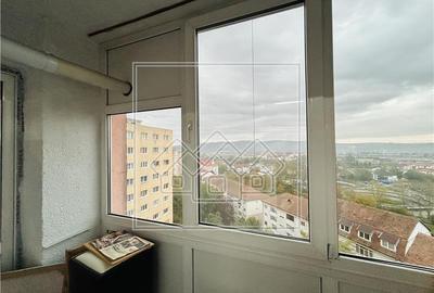 Apartament de vanzare in Sibiu - 3 camere si balcon - decomandat - 20