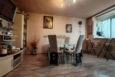 Apartament cu 3 camere decomandat în Nufărul - 7