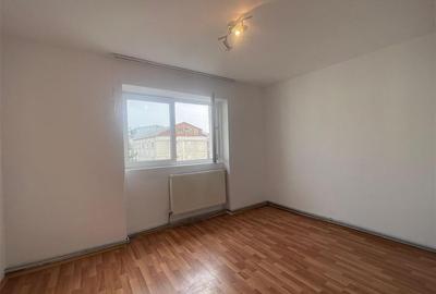 Apartament cu 3 camere decomandat în Burdujeni