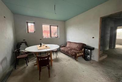 Casă cu 6 camere cu Teren 428 Mp în Coșteiu - 12