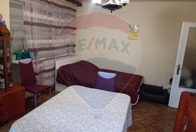 Apartament cu 2 camere de vanzare in zona 1 Mai - 4