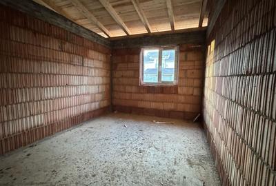 Duplex cu 4 camere cu Canalizare în Moșnița Nouă - 6