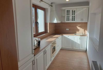 Apartament cu 3 camere decomandat, mobilat în Sub Arini - 6