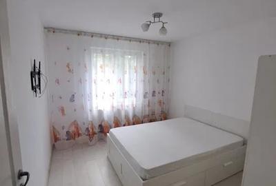 Apartament cu 4 camere semidecomandat, mobilat în Berceni