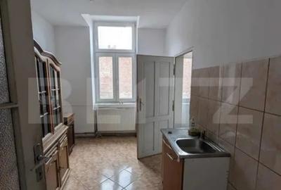 Spațiu comercial, de 105 mp, în Central - 6