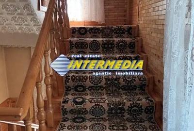 Casă cu 4 camere cu Teren 800 Mp în Cetate - 8