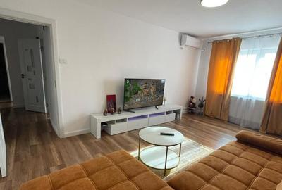 Vand apartament zona 300 Micalaca - 1