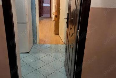 Apartament cu 2 camere semidecomandat în Simeria