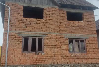 Casă cu Teren 300 Mp în Vărd - 1
