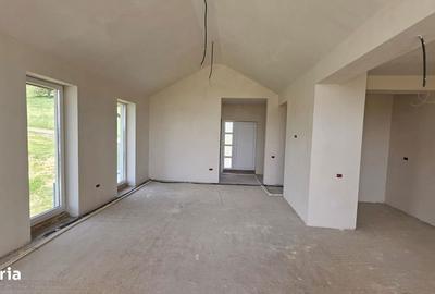 Casă cu 4 camere cu Teren 400 Mp în Central - 11