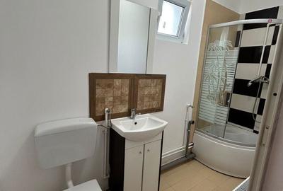 Spațiu comercial, de 50 mp, în Central - 8