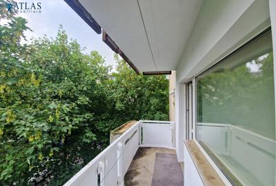 Insorit, spatios, 2 locuri de parcare, 2 balcoane, expunere pe 3 parti, et. 2 - 6
