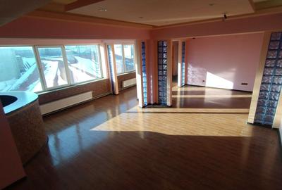 Casă cu 5 camere cu Canalizare în Brătianu