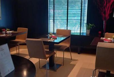 Spațiu comercial, de 3,700 mp, în Unirii - 5