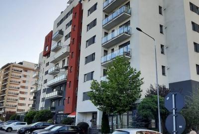 Apartament cu 3 camere decomandat, mobilat în Tractorul - 14