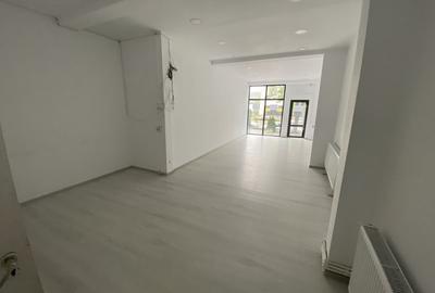 Spațiu comercial, de 90 mp, în Central - 3