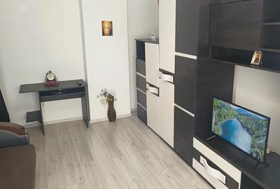 Garsonieră decomandată, mobilată în Micro 20