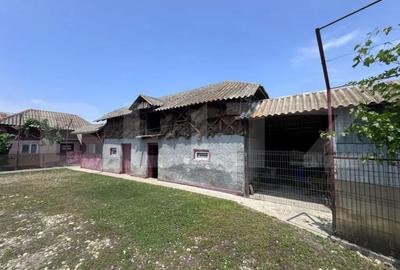 Casă cu 5 camere cu Teren 1400 Mp în Central - 1