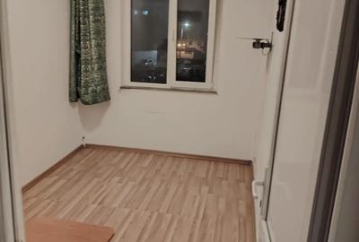 Apartament cu 3 camere semidecomandat în Central - 2