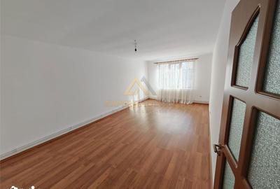 Apartament cu 3 camere decomandat în Orașul Vechi