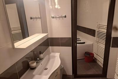 Apartament cu 3 camere decomandat în Central - 1