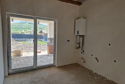 Casă cu 7 camere cu Teren 600 Mp în Central - 2