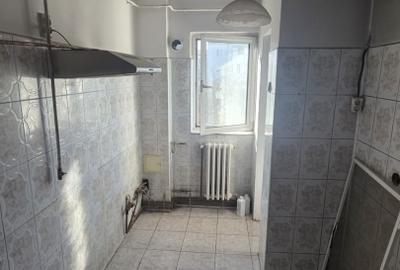 Apartament cu 2 camere semidecomandat în Baza 3 - 3
