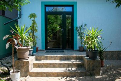 Casă multifuncțională P+1+M - 10 camere, 2 bucătării, living spațios - 12