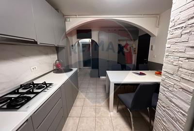 Apartament 4 camere decomandat cu loc de parcare etajul 3 - 12