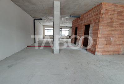 Spatiu comercial open space generos stradal cu vitrine Turnisor Sibiu - 3