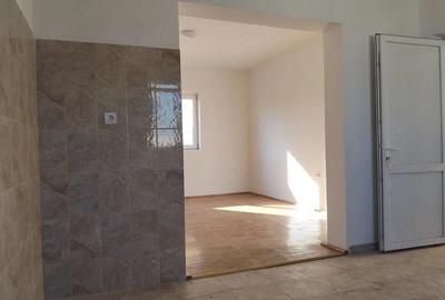 Casă cu 3 camere cu Teren 1000 Mp în Central - 4