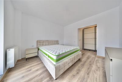 Apartament cu 2 camere semidecomandat, mobilat în Tractorul - 1