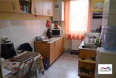 Apartament cu 3 camere decomandat în Dâmbu Pietros - 5