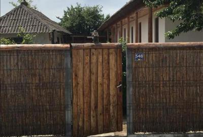 Casă cu 3 camere cu Teren 2900 Mp în Central - 1