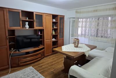 Apartament cu 2 camere decomandat, mobilat în Casa de Cultură