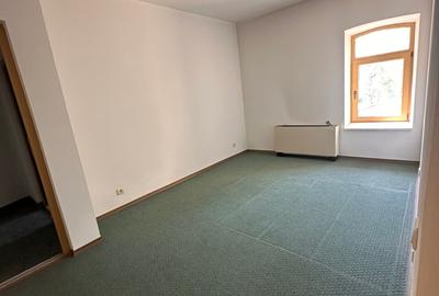 Spațiu comercial, de 1,741 mp, în Central - 8
