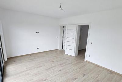 Casă cu 5 camere cu Teren 490 Mp în Păulești