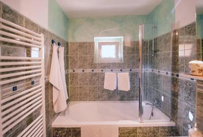 Apartament cu 2 camere decomandat, mobilat în Central