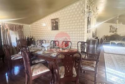 Casă cu 7 camere cu Teren 660 Mp în Lazu - 5