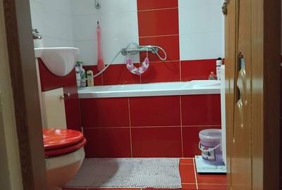 Apartament cu 3 camere semidecomandat în Central - 1