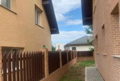 Casă cu 5 camere cu Teren 277 Mp în Malu Mare