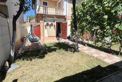 Casă cu 6 camere în Lipovei